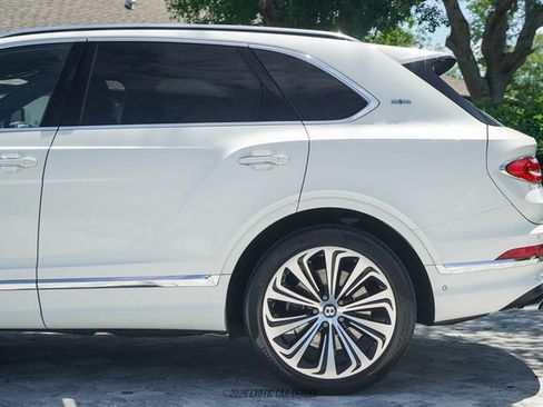Used 2021 Bentley Bentayga AWD/4WD image 5