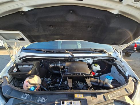 Used 2017 Mercedes-Benz Sprinter 2500 image 19