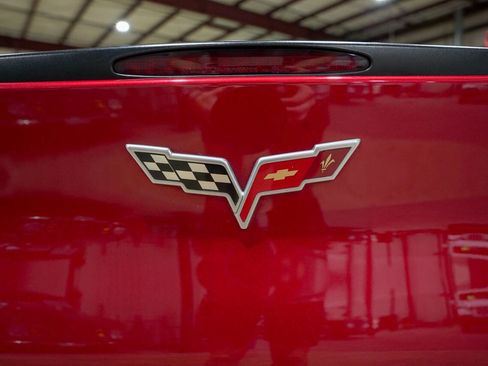Used 2005 Chevrolet Corvette Convertible w/ Preferred Equipment Group RWD image 36