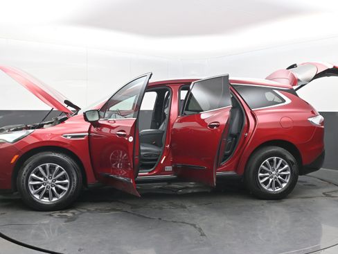 Used 2024 Buick Enclave Premium image 41