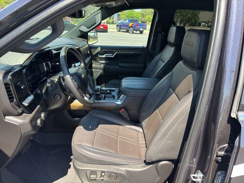 Used 2024 Chevrolet Silverado 1500 High Country w/ Z71 Off-Road Package AWD/4WD image 10
