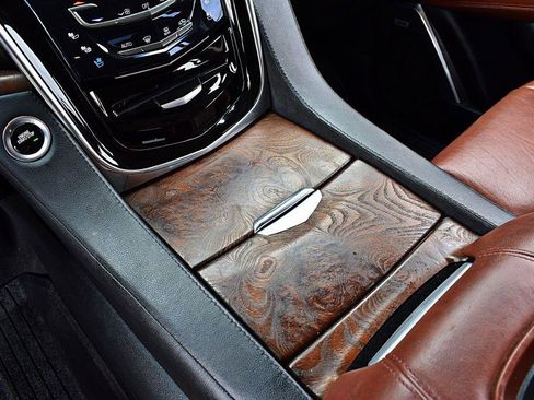 Used 2020 Cadillac Escalade Luxury RWD image 37