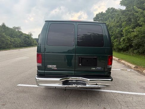 Used 2009 Ford E-150 and Econoline 150 Wagon RWD image 4