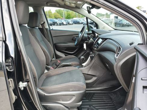 Used 2018 Chevrolet Trax LS AWD/4WD image 19