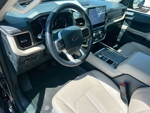 Used 2024 Ford Expedition Limited image 9