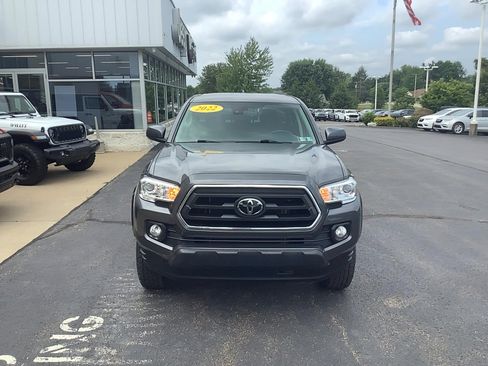 Used 2022 Toyota Tacoma SR5 AWD/4WD image 2