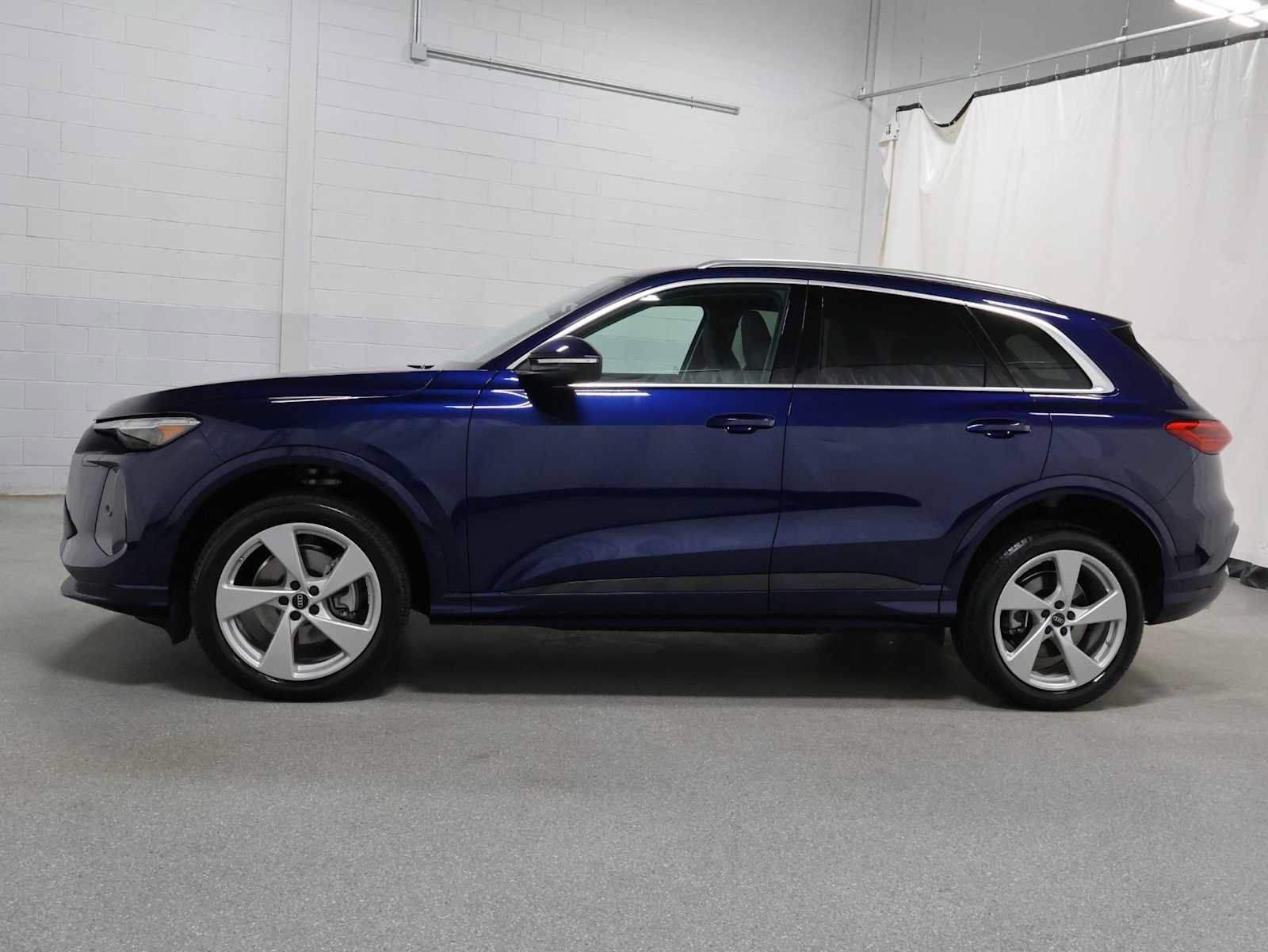 Certified 2025 Audi Q5 Premium Plus AWD/4WD image 2