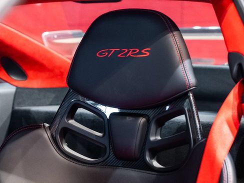 Used 2018 Porsche 911 GT2 RS RWD image 6