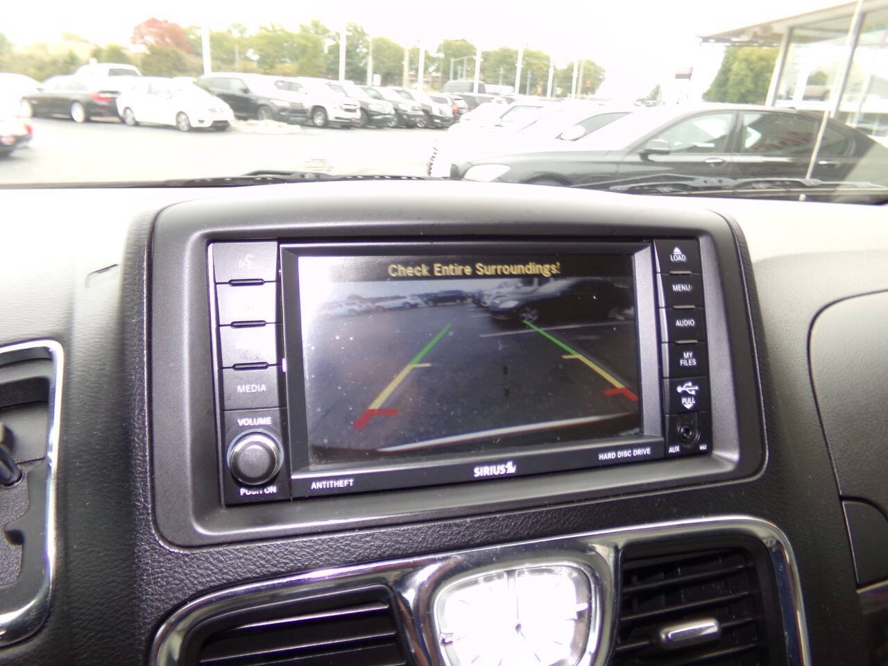 Used 2013 Chrysler Town & Country Touring FWD image 63