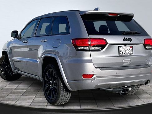 Used 2019 Jeep Grand Cherokee Altitude image 3