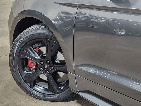 Used 2019 Ford Edge ST image 25