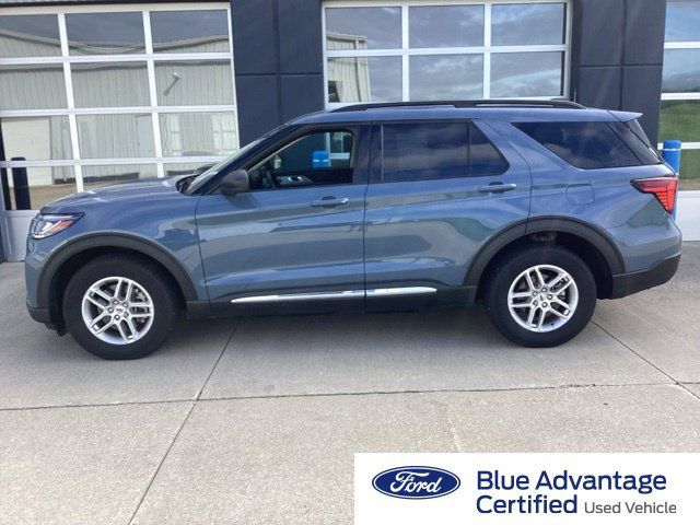 Used 2025 Ford Explorer Active AWD/4WD image 1