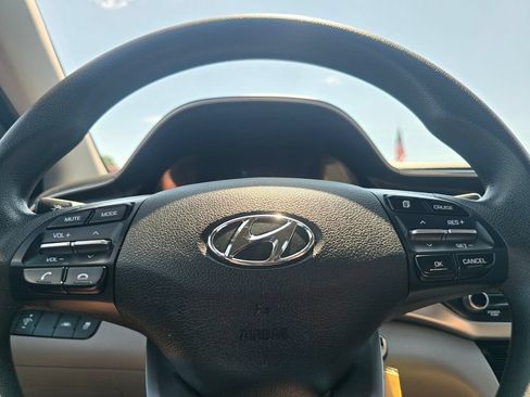 Used 2020 Hyundai Elantra SE FWD image 20
