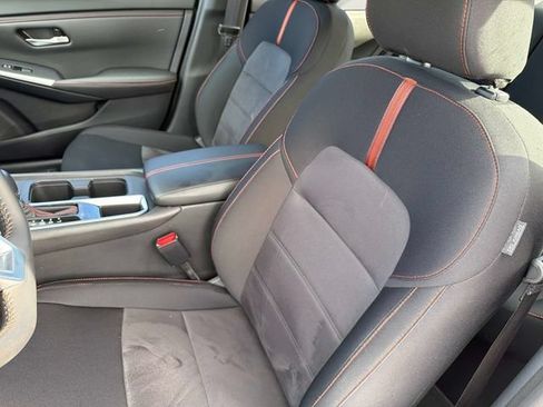 Used 2025 Nissan Sentra SR FWD image 16