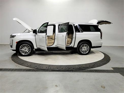 Used 2021 Cadillac Escalade ESV Premium Luxury w/ Performance Package image 12