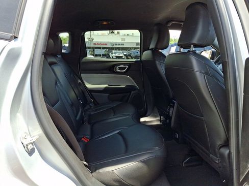 Used 2025 Jeep Compass Limited AWD/4WD image 14