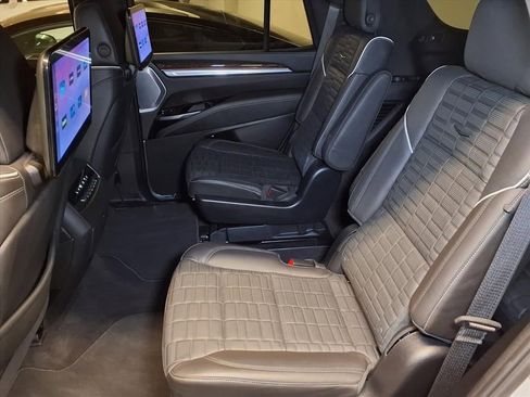 Certified 2025 Cadillac Escalade Sport Platinum AWD/4WD image 14