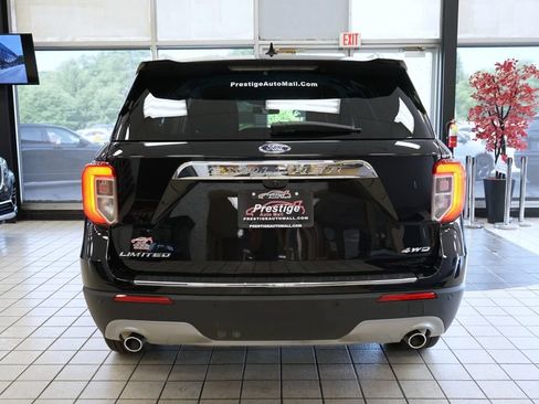 Used 2023 Ford Explorer Limited w/ Equipment Group 301A AWD/4WD image 17