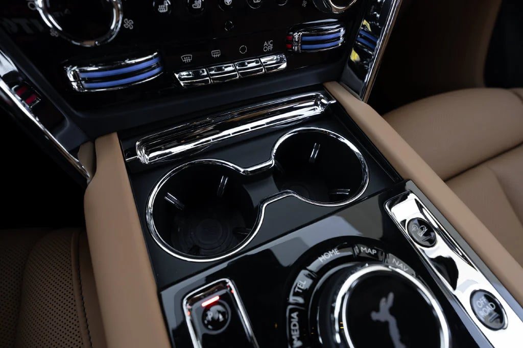 Used 2026 Rolls-Royce Cullinan w/ Cullinan Package AWD/4WD image 47