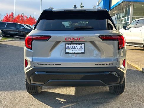 Used 2026 GMC Terrain Elevation w/ Elevation Premium Package image 4