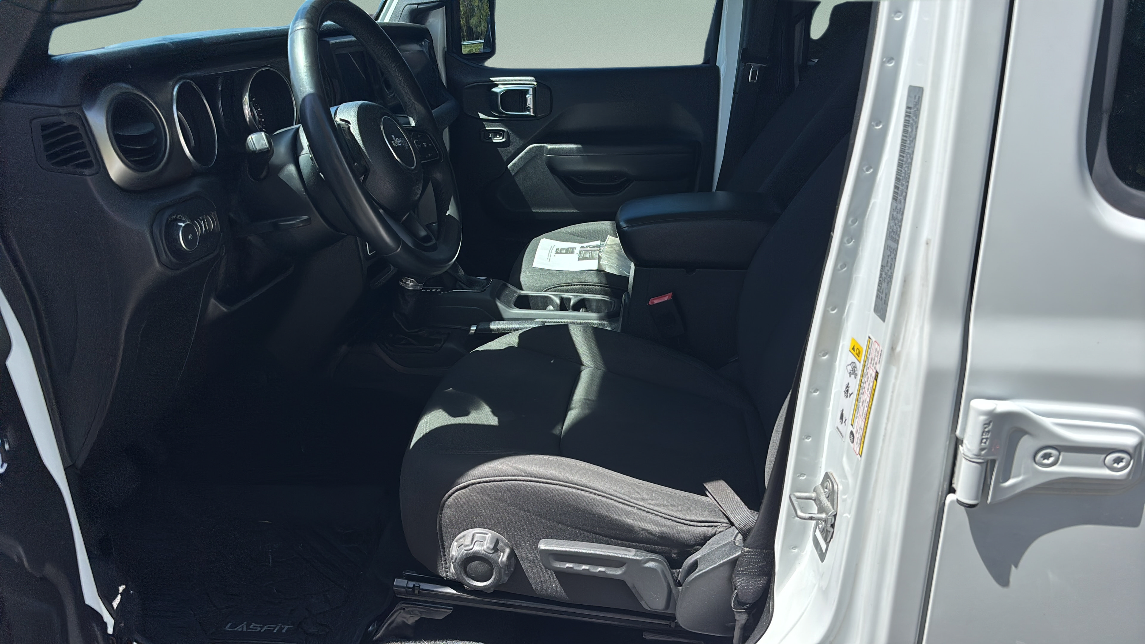 Used 2018 Jeep Wrangler Unlimited Sport S AWD/4WD image 12