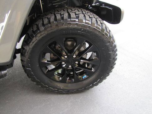 Used 2023 Jeep Wrangler Unlimited Sahara w/ Cold Weather Group AWD/4WD image 24
