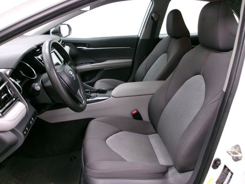 Used 2019 Toyota Camry LE FWD image 7