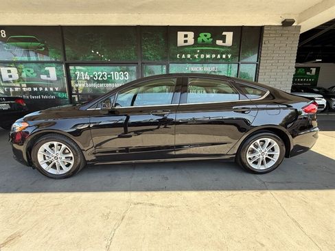 Used 2020 Ford Fusion SE image 4