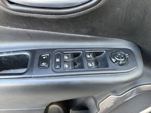 Used 2018 Jeep Renegade Limited w/ UConnect 8.4 Nav Group image 13