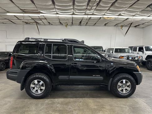 Used 2010 Nissan Xterra Off-Road AWD/4WD image 2