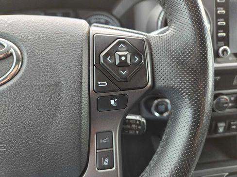Used 2022 Toyota Tacoma TRD Off-Road AWD/4WD image 37