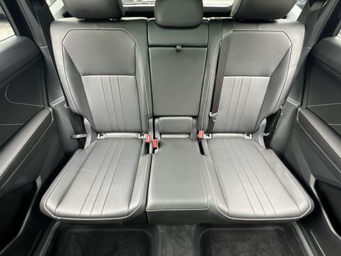 Used 2022 Volkswagen Tiguan SE R-Line AWD/4WD image 15