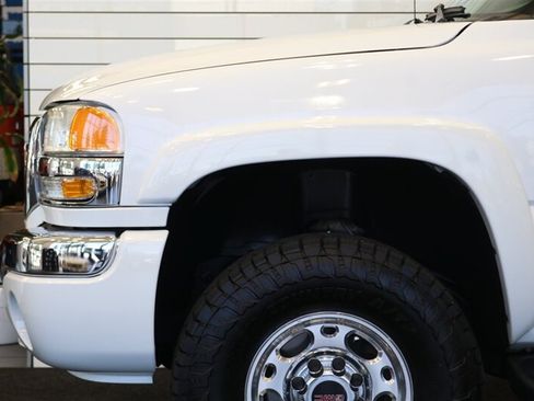 Used 2005 GMC Sierra 2500 SLE w/ Heavy-Duty Power Package AWD/4WD image 46
