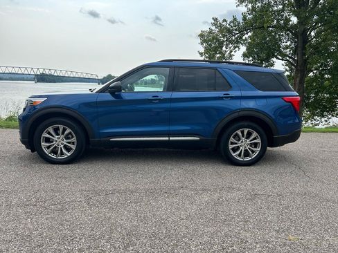 Used 2020 Ford Explorer XLT w/ Equipment Group 202A AWD/4WD image 2