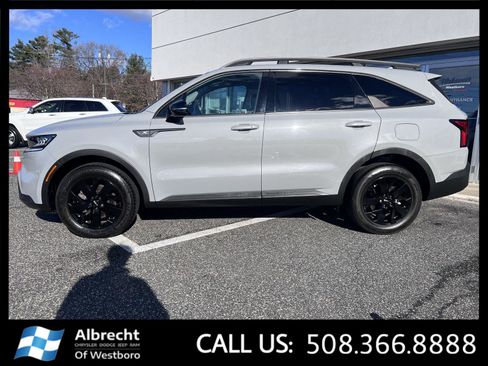 Used 2022 Kia Sorento S w/ Panoramic Sunroof Package image 2