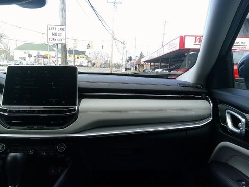 Used 2022 Jeep Compass Limited image 20