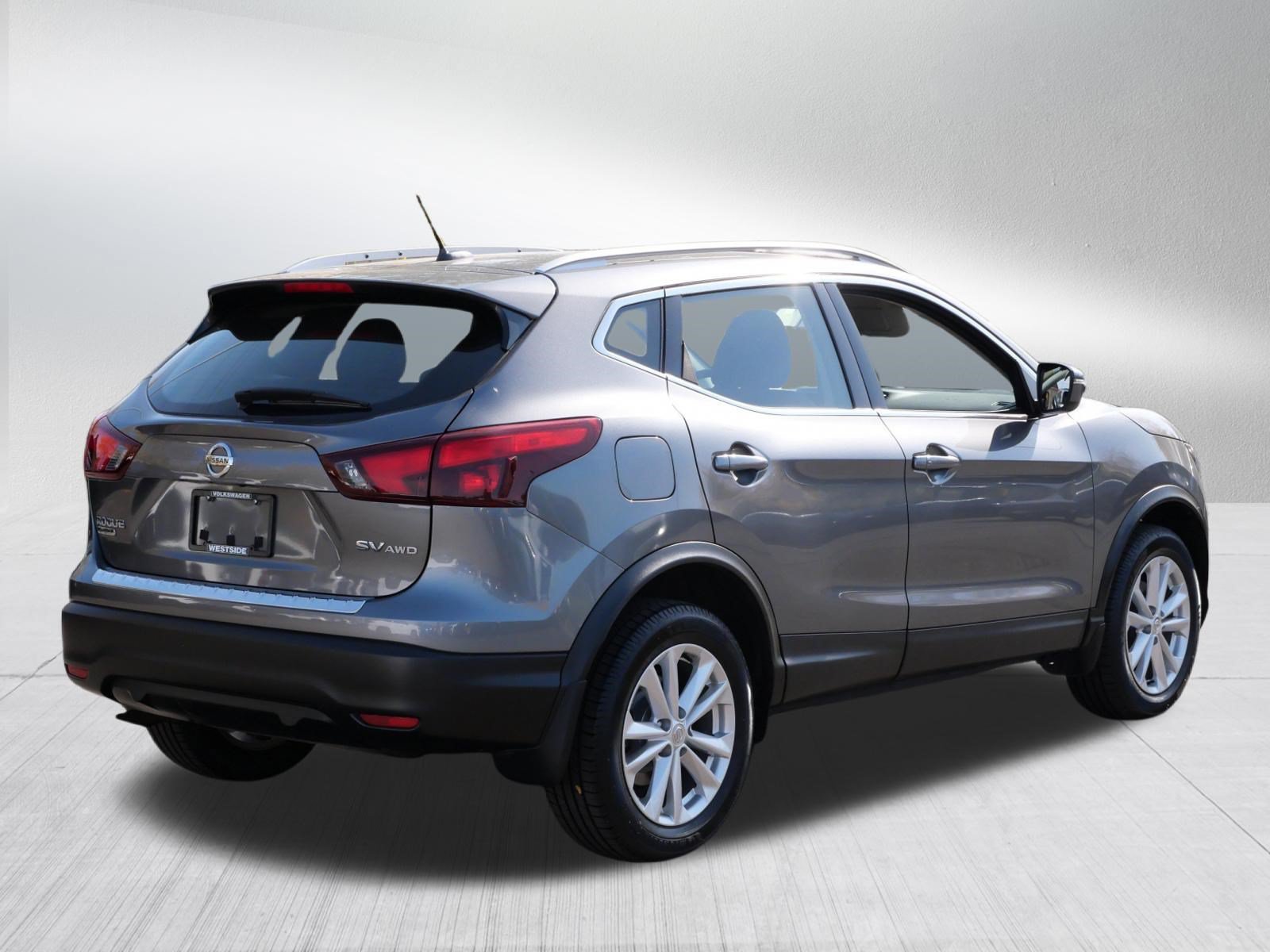 Used 2017 Nissan Rogue Sport SV w/ SV All-Weather Package AWD/4WD image 7