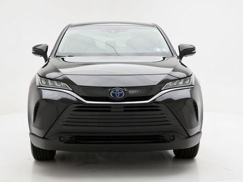 Used 2022 Toyota Venza LE image 4
