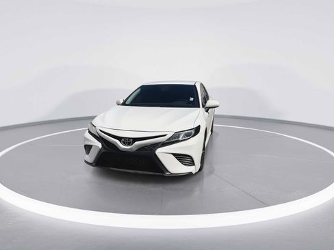 Used 2018 Toyota Camry SE FWD image 3