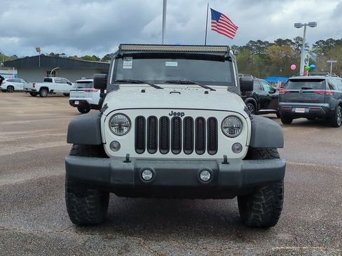 Used 2010 Jeep Wrangler Unlimited Sport image 2