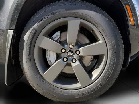 Certified 2025 Land Rover Defender 90 X-Dynamic SE image 11