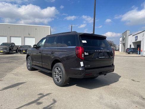 New 2026 Ford Expedition Active image 3