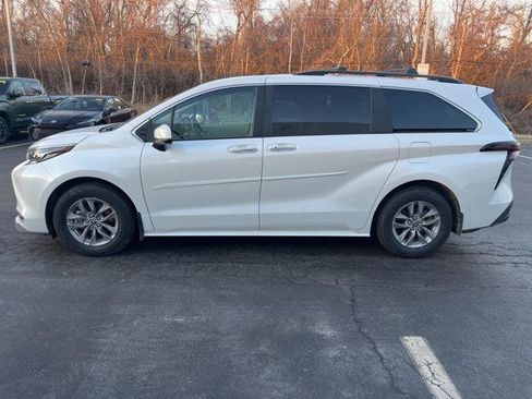 Certified 2024 Toyota Sienna XLE w/ XLE Plus Package image 2