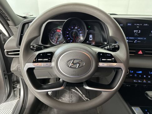 Used 2022 Hyundai Elantra SEL FWD image 14