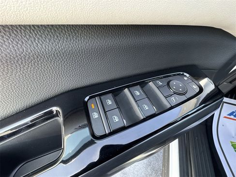 New 2026 Nissan Pathfinder SL image 5