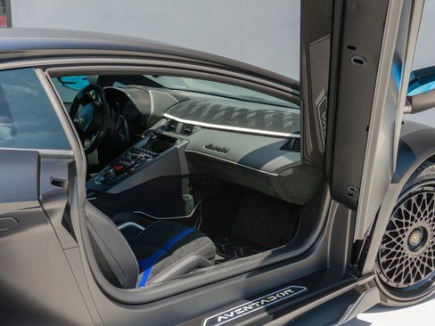 Used 2019 Lamborghini Aventador SVJ AWD/4WD image 61