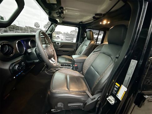 Used 2023 Jeep Wrangler Unlimited Sahara image 23