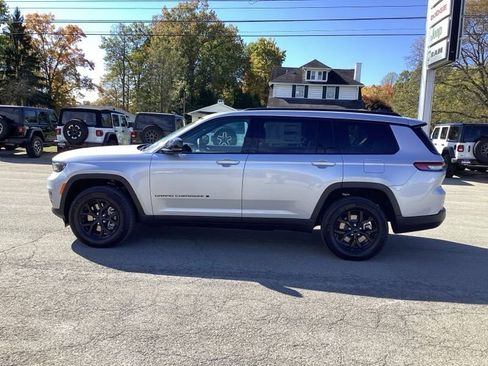 New 2025 Jeep Grand Cherokee L Altitude image 4