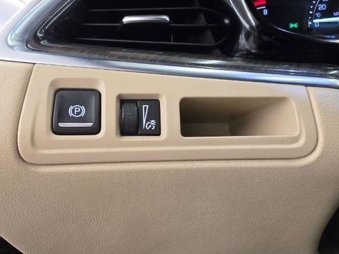 Used 2018 Cadillac XT5 FWD image 21