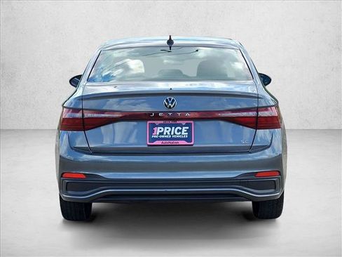 Used 2025 Volkswagen Jetta SE FWD image 7